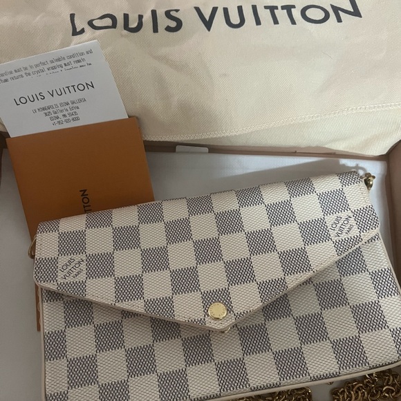 Brand new never used P.O double zip LV purse. - Picture 6 of 6